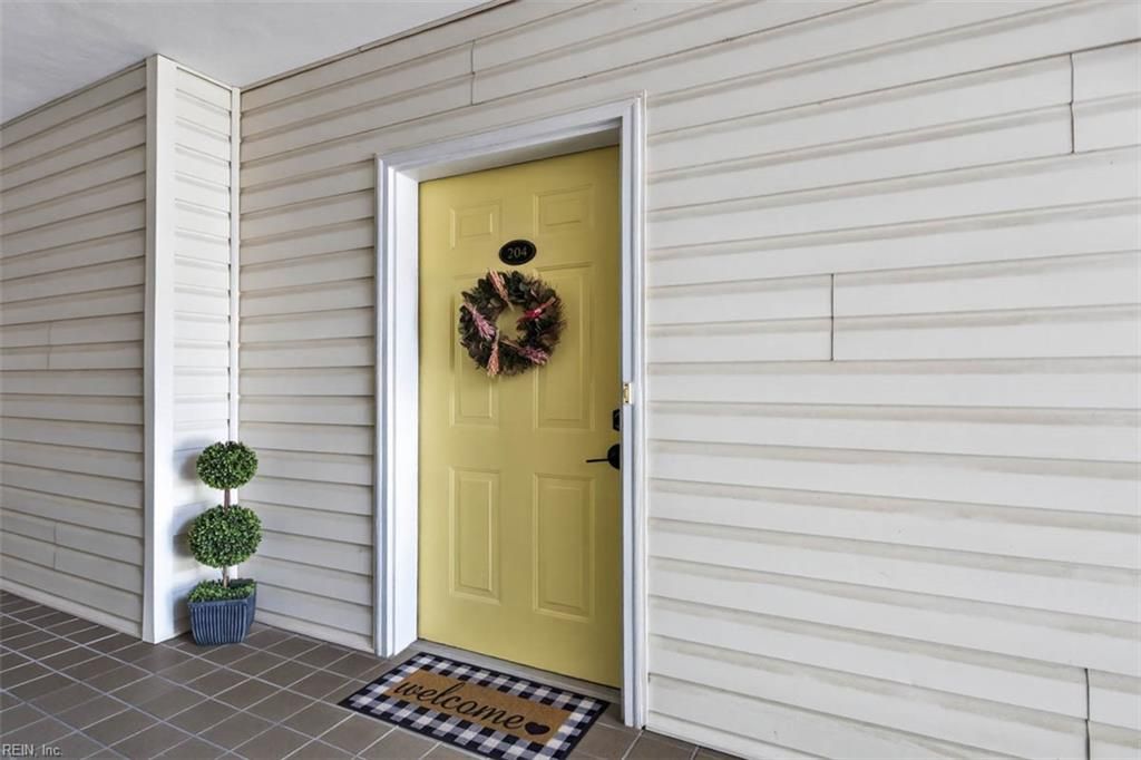 Photo of 2900 Brighton Beach Place #204, Virginia Beach, VA 23451 (MLS # 10620634)