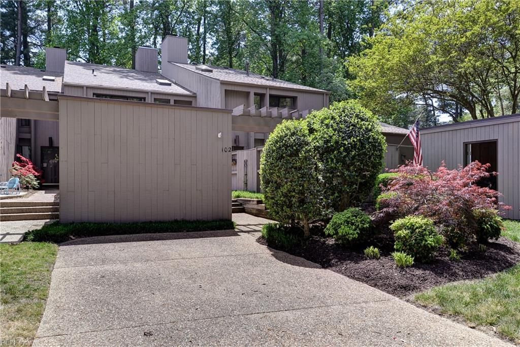 Photo of 102 Harrops Glen, Williamsburg, VA 23185 (MLS # 10630175)