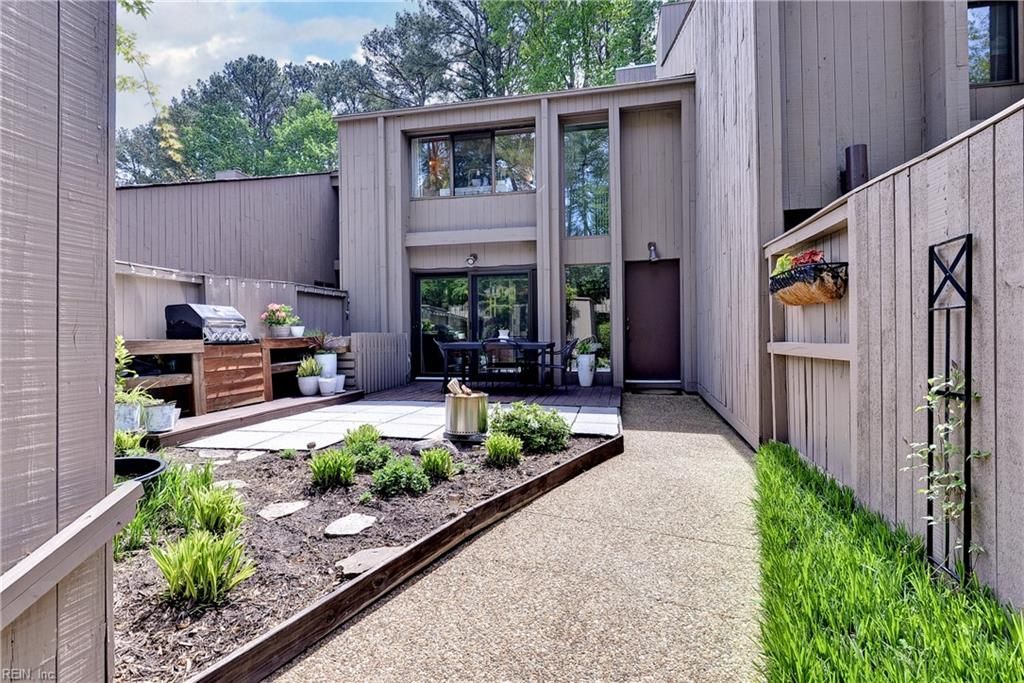 Photo of 102 Harrops Glen, Williamsburg, VA 23185 (MLS # 10630175)