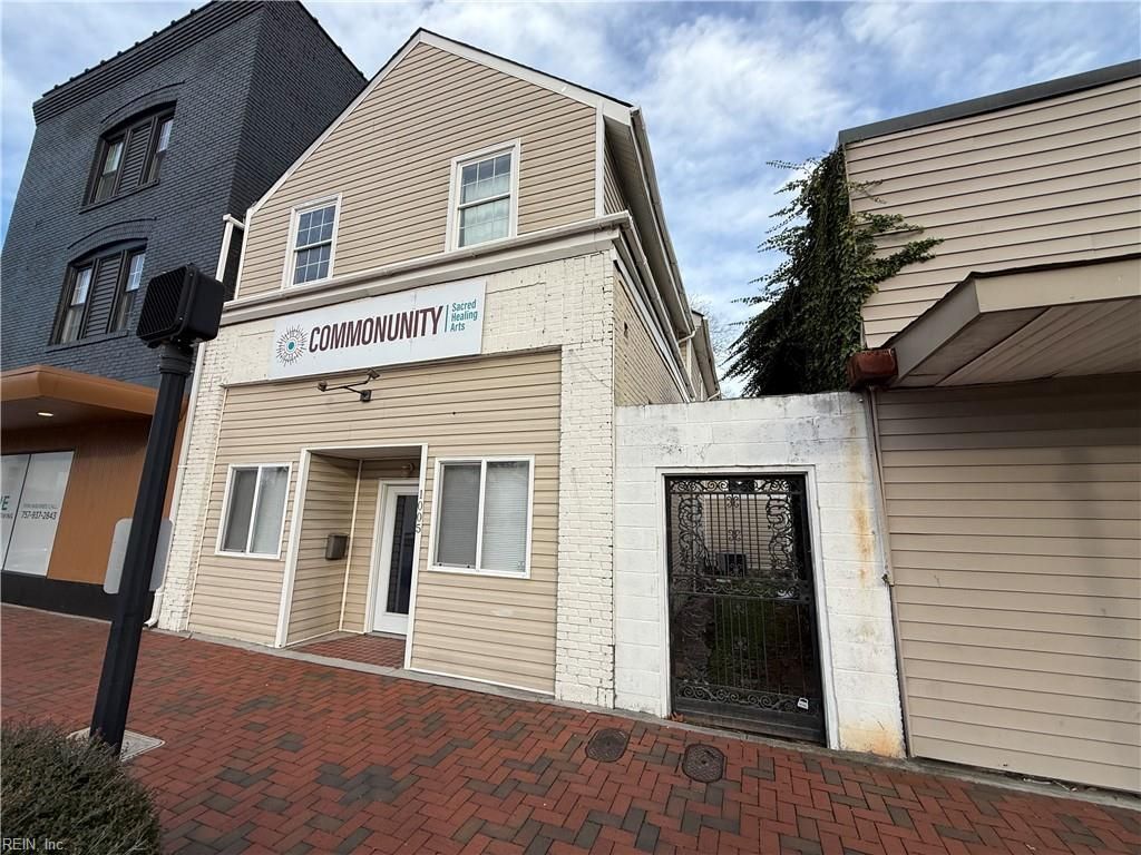 Photo of 1005 Chesapeake Avenue, Chesapeake, VA 23324 (MLS # 10613422)