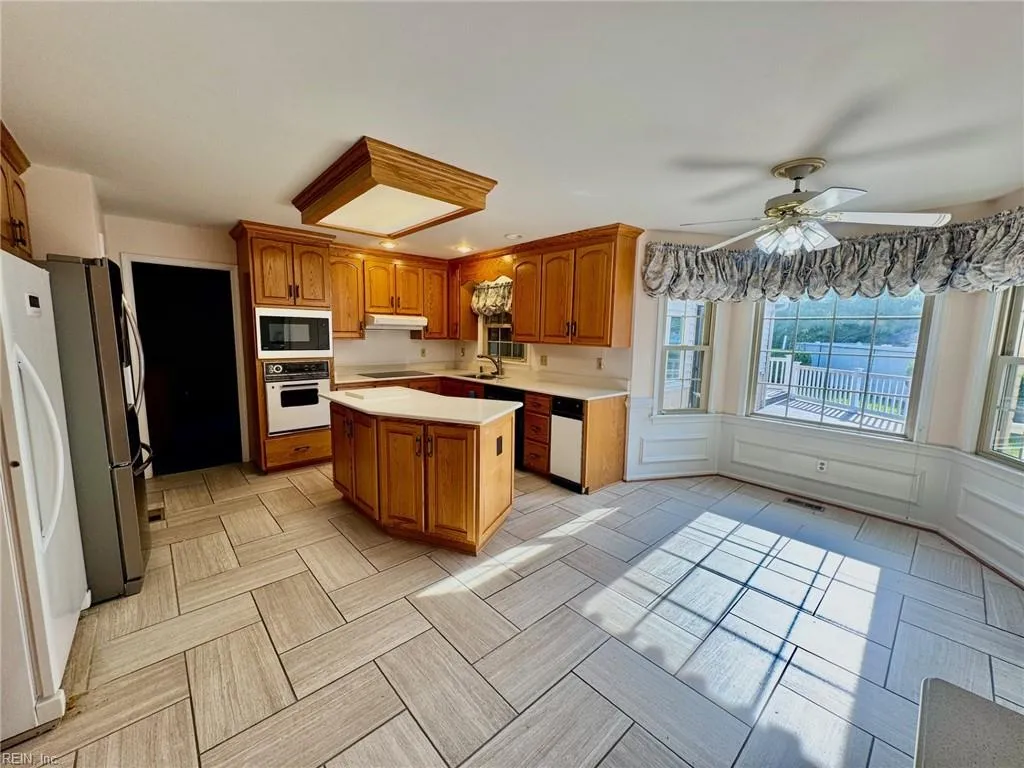 Virginia Beach, Virginia 23464, United States, 4 Bedrooms Bedrooms, ,3 BathroomsBathrooms,Residential,Pending,122033