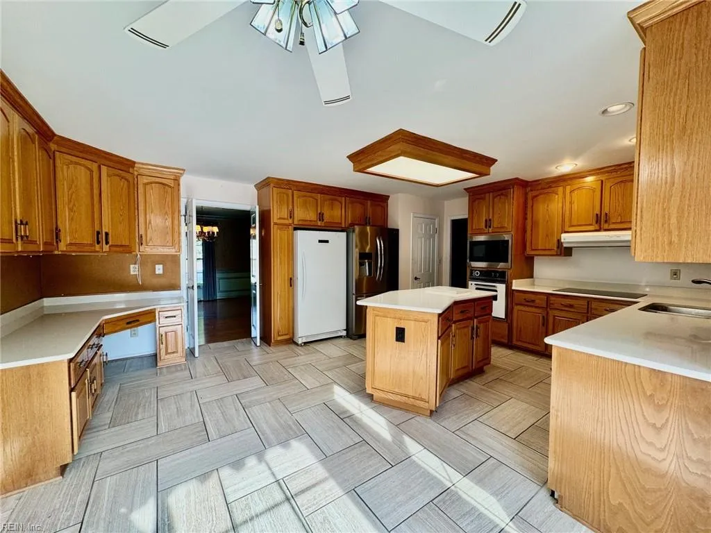 Virginia Beach, Virginia 23464, United States, 4 Bedrooms Bedrooms, ,3 BathroomsBathrooms,Residential,Pending,122033