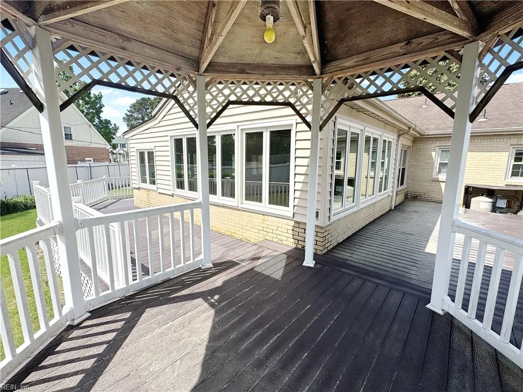 Virginia Beach, Virginia 23464, United States, 4 Bedrooms Bedrooms, ,3 BathroomsBathrooms,Residential,Pending,122033