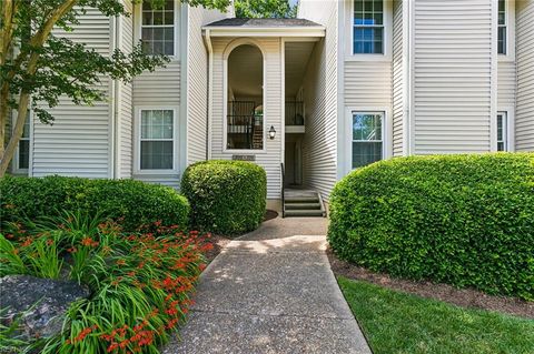 Single Family Residence in Virginia Beach VA 324 River Forest Road.jpg