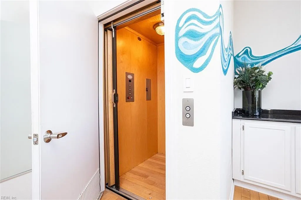 Norfolk, Virginia 23503, United States, 6 Bedrooms Bedrooms, ,4 BathroomsBathrooms,Residential,Active,88944