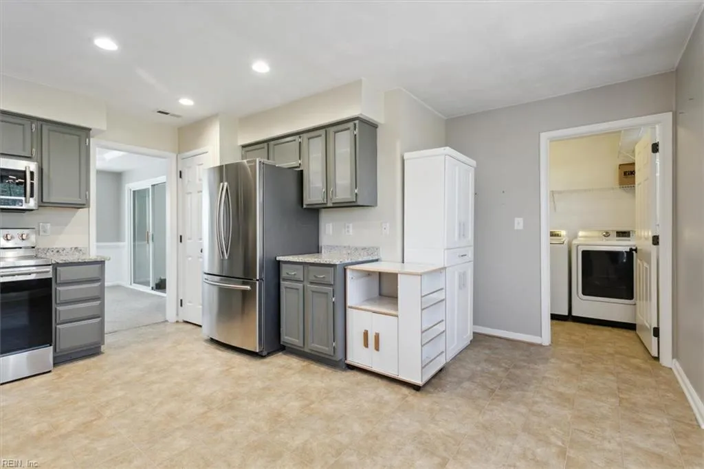 Hampton, Virginia 23666, United States, 3 Bedrooms Bedrooms, ,3 BathroomsBathrooms,Residential,Active,122062