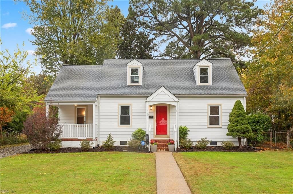 Photo of 10 Sunset Road, Newport News, VA 23606 (MLS # 10608711)