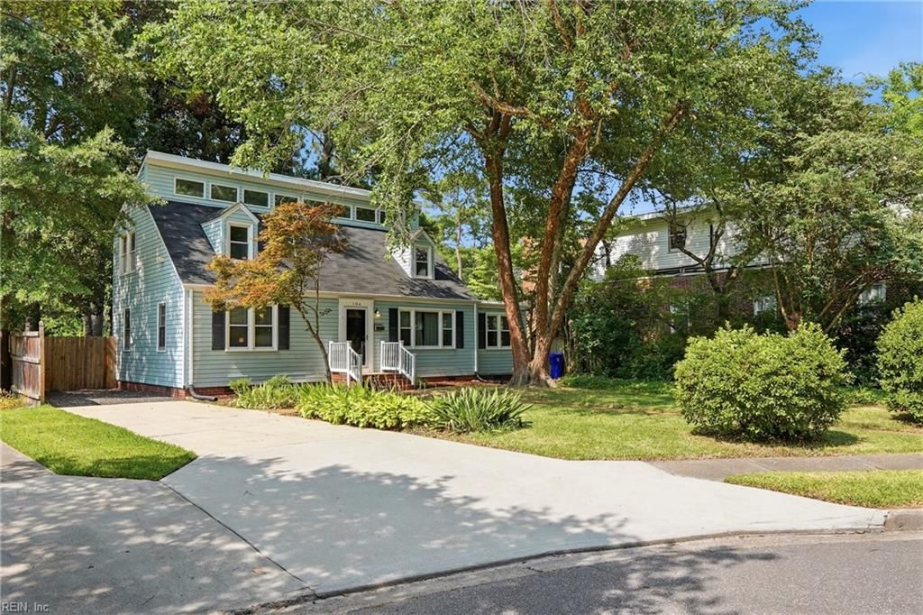 Photo of 104 W Arden Circle, Norfolk, VA 23505 (MLS # 10643155)