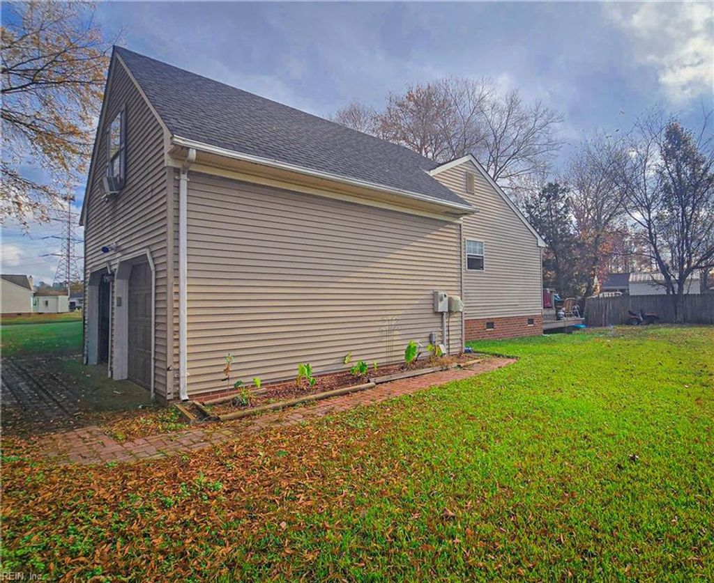 Photo of 5437 Lilac Crescent, Portsmouth, VA 23703 (MLS # 10611814)