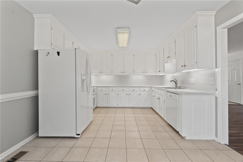 Photo of 639 Alberthas Drive, Virginia Beach, VA 23452 (MLS # 10624405)