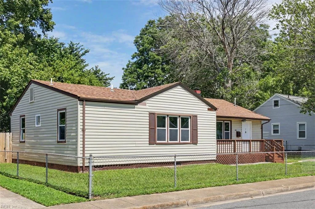 102 W Kelly Avenue, Hampton, VA, 23663