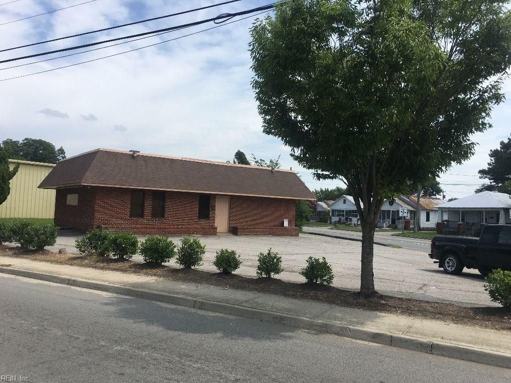 Photo of 811 E WASHINGTON Street, Suffolk, VA 23434 (MLS # 10626381)