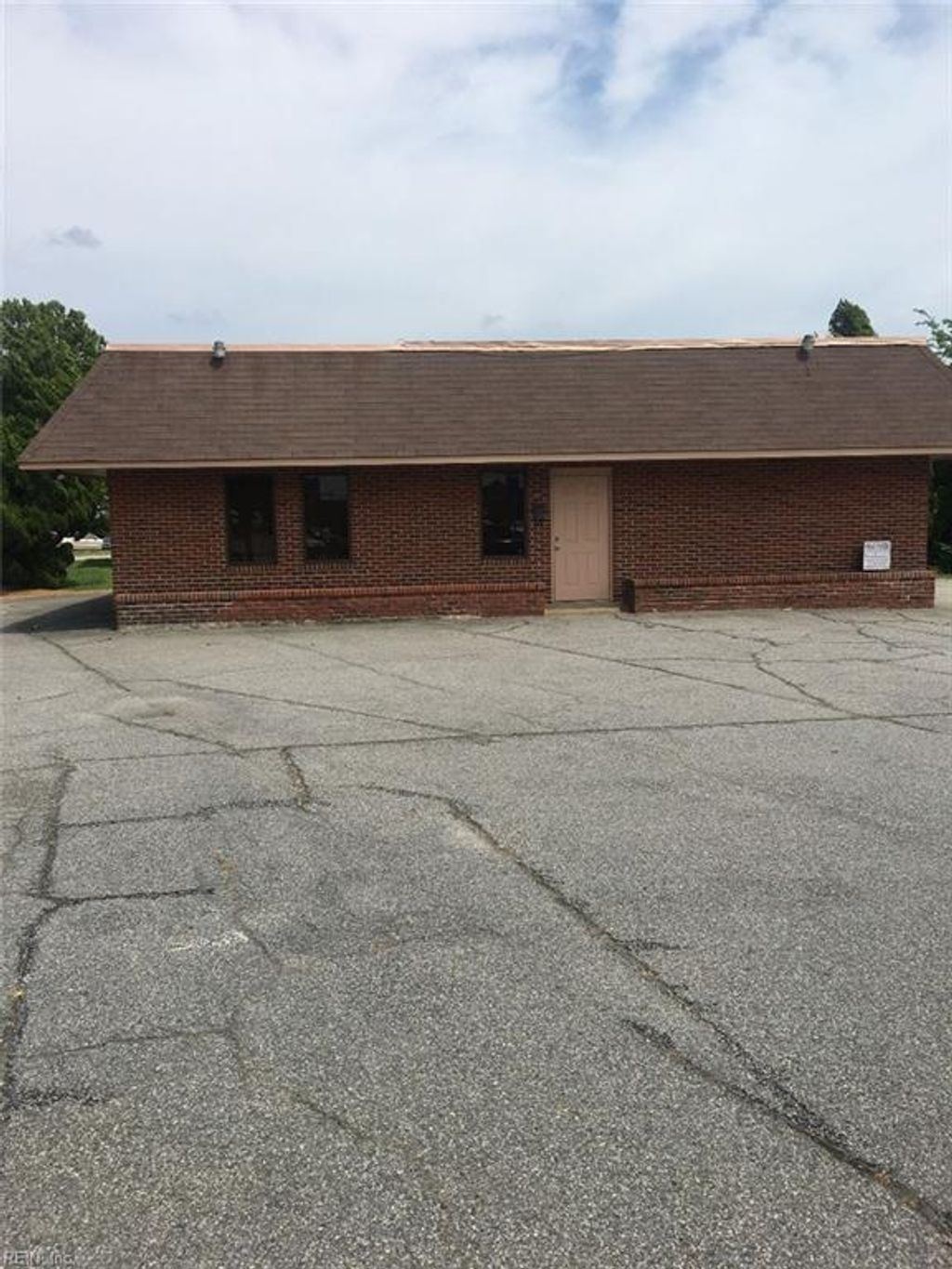 Photo of 811 E WASHINGTON Street, Suffolk, VA 23434 (MLS # 10626381)