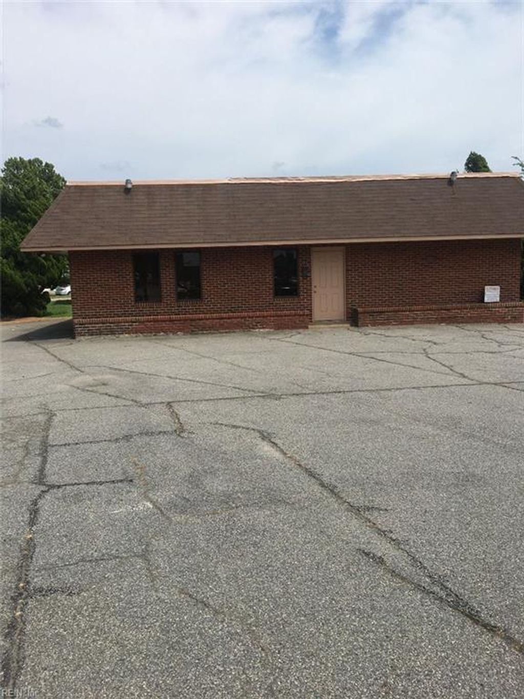 Photo of 811 E WASHINGTON Street, Suffolk, VA 23434 (MLS # 10626381)