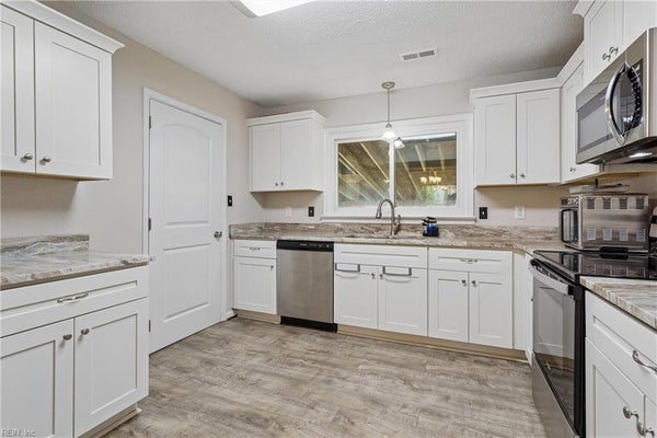 588 WINDJAMMER CRES, NEWPORT NEWS, VA 23602 - Image dde44645ea16f259b626c0a3cb12e2d4/2881497016