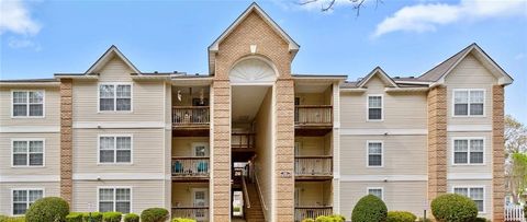 Photo of 431 Old Colonial Way #203, Newport News, VA 23608 (MLS # 10611670)