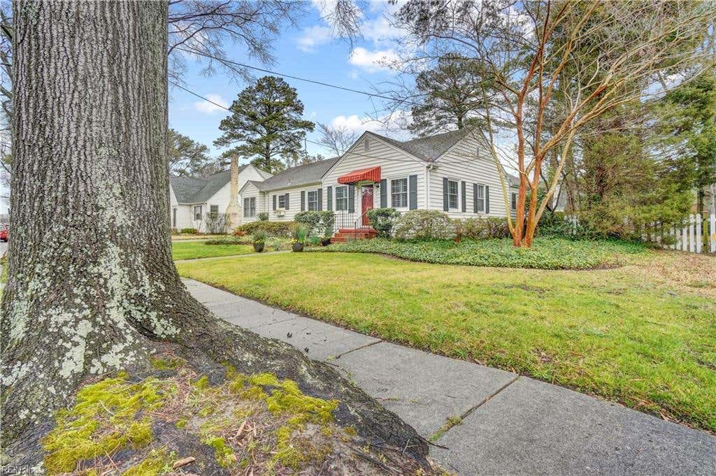 Photo of 5428 Argall Crescent, Norfolk, VA 23508 (MLS # 10644907)