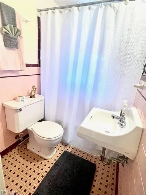 Norfolk, Virginia 23504, United States, 3 Bedrooms Bedrooms, ,1 BathroomBathrooms,Residential,Active,216011