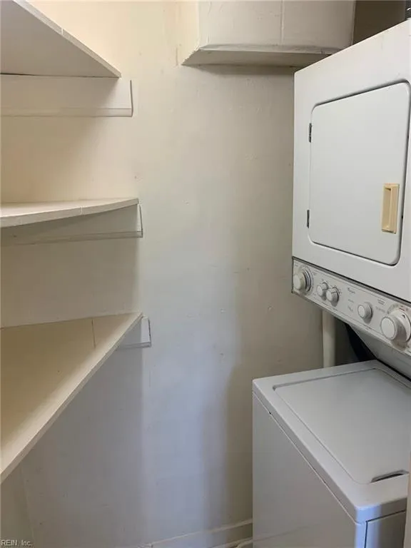 Norfolk, Virginia 23504, United States, 3 Bedrooms Bedrooms, ,1 BathroomBathrooms,Residential,Active,216011