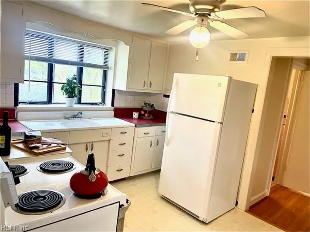 Norfolk, Virginia 23504, United States, 3 Bedrooms Bedrooms, ,1 BathroomBathrooms,Residential,Active,216011