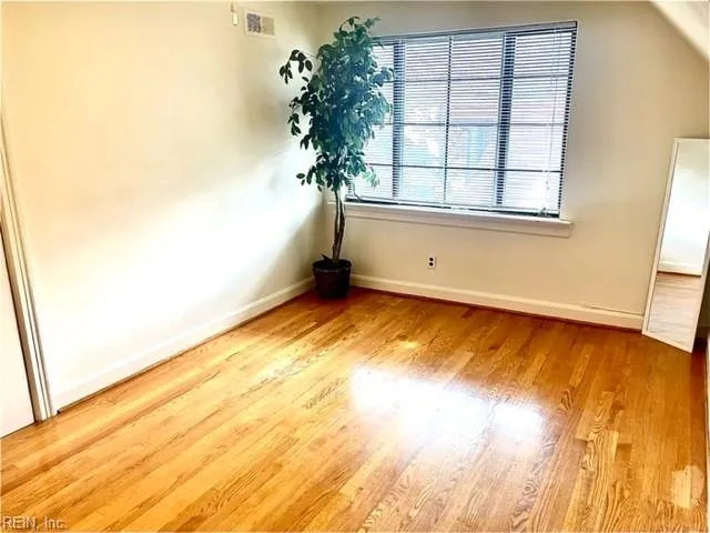 Norfolk, Virginia 23504, United States, 3 Bedrooms Bedrooms, ,1 BathroomBathrooms,Residential,Active,216011