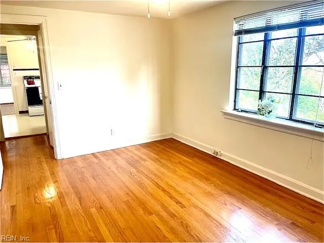 Norfolk, Virginia 23504, United States, 3 Bedrooms Bedrooms, ,1 BathroomBathrooms,Residential,Active,216011