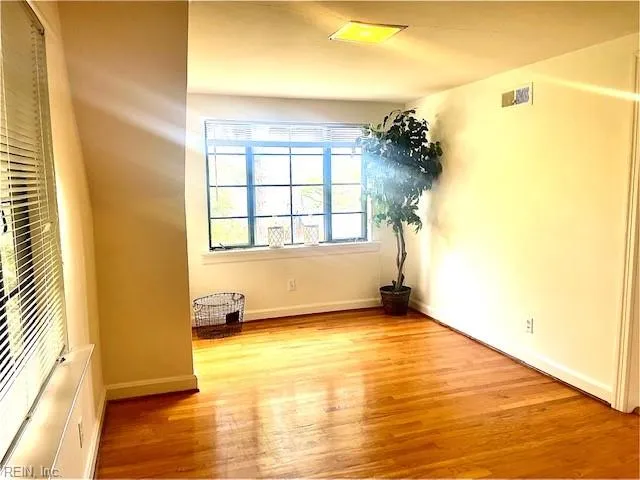 Norfolk, Virginia 23504, United States, 3 Bedrooms Bedrooms, ,1 BathroomBathrooms,Residential,Active,216011