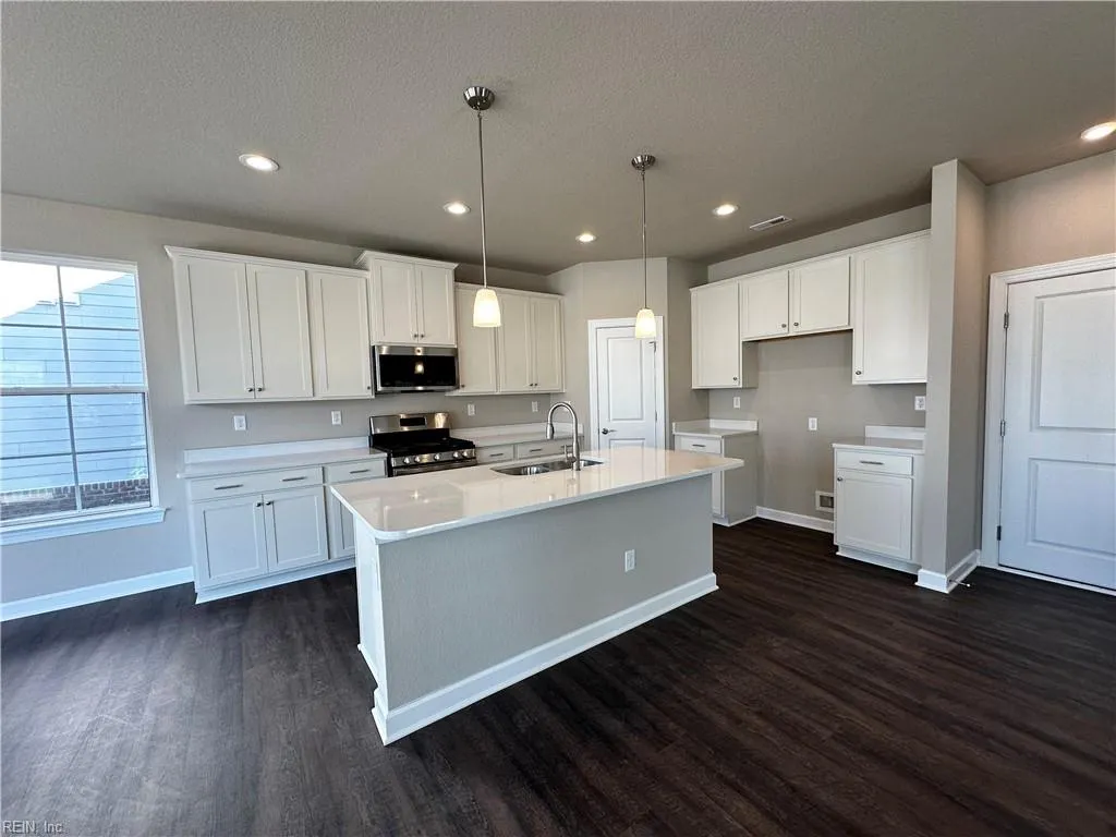 Suffolk, Virginia 23434, United States, 3 Bedrooms Bedrooms, ,3 BathroomsBathrooms,Residential,Pending,138722