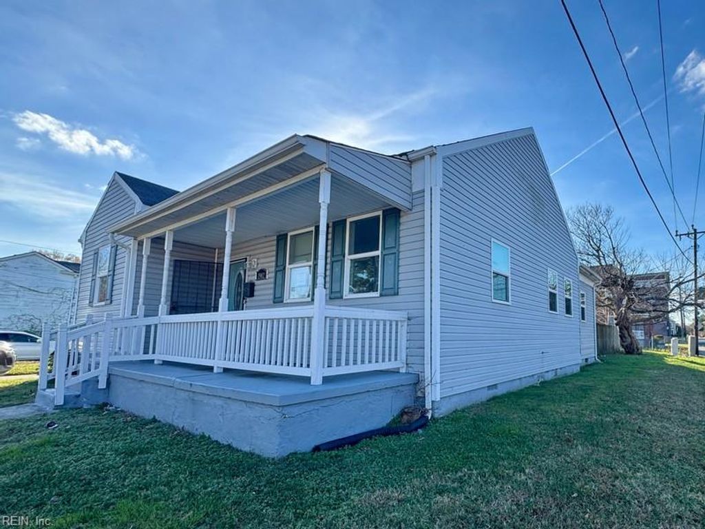 Photo of 1902 Camden Avenue, Portsmouth, VA 23704 (MLS # 10612058)