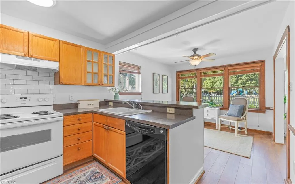 Virginia Beach, Virginia 23454, United States, 3 Bedrooms Bedrooms, ,2 BathroomsBathrooms,Residential,Active,217444