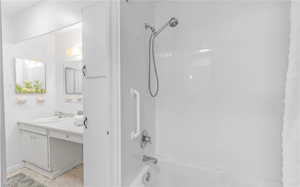 Virginia Beach, Virginia 23454, United States, 3 Bedrooms Bedrooms, ,2 BathroomsBathrooms,Residential,Active,217444