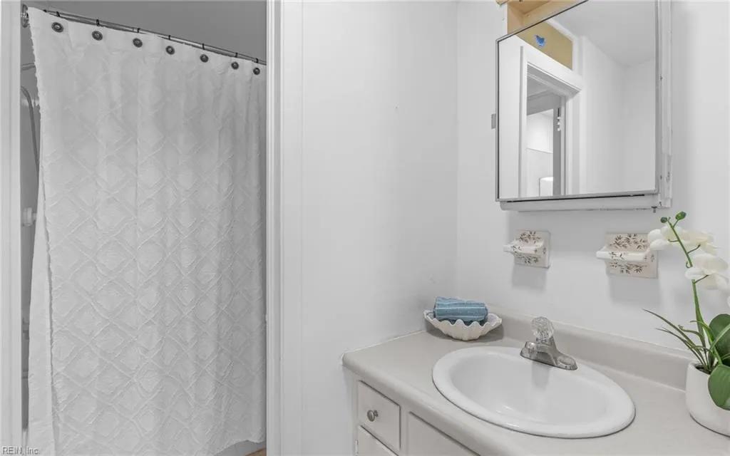 Virginia Beach, Virginia 23454, United States, 3 Bedrooms Bedrooms, ,2 BathroomsBathrooms,Residential,Active,217444