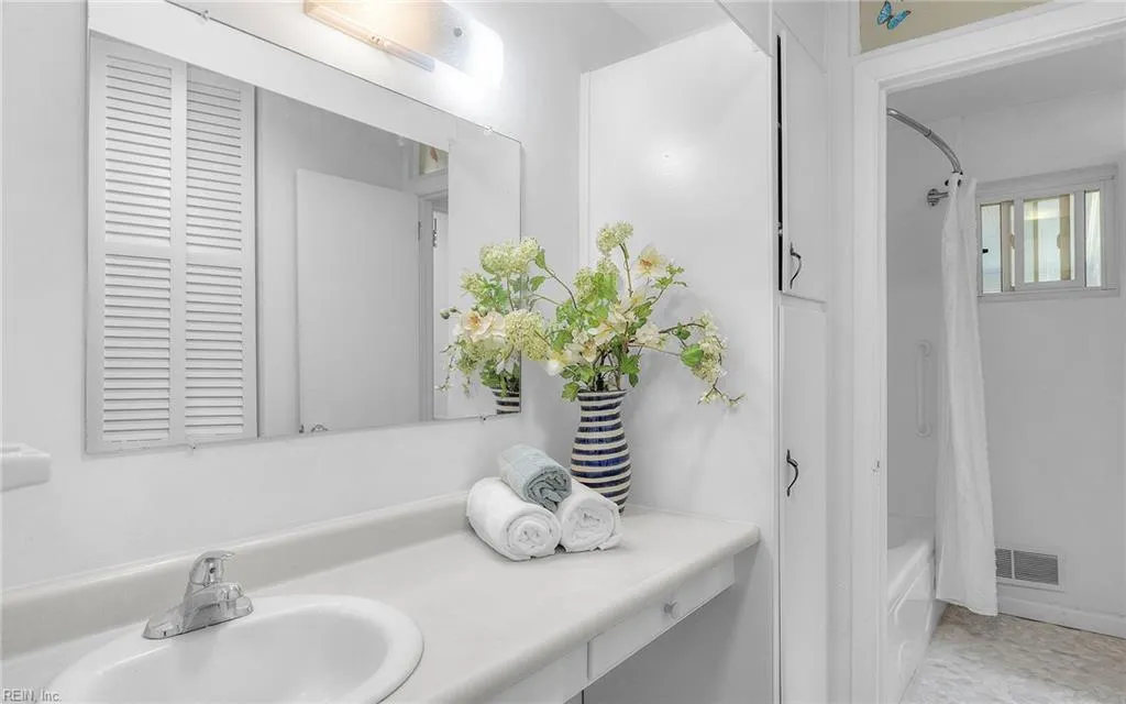 Virginia Beach, Virginia 23454, United States, 3 Bedrooms Bedrooms, ,2 BathroomsBathrooms,Residential,Active,217444