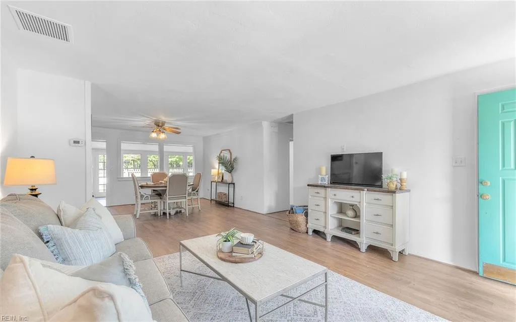 Virginia Beach, Virginia 23454, United States, 3 Bedrooms Bedrooms, ,2 BathroomsBathrooms,Residential,Active,217444