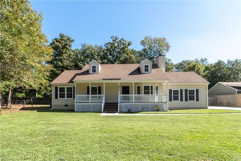 Photo of 2906 Robert Hunt N, Williamsburg, VA 23185 (MLS # 10604840)