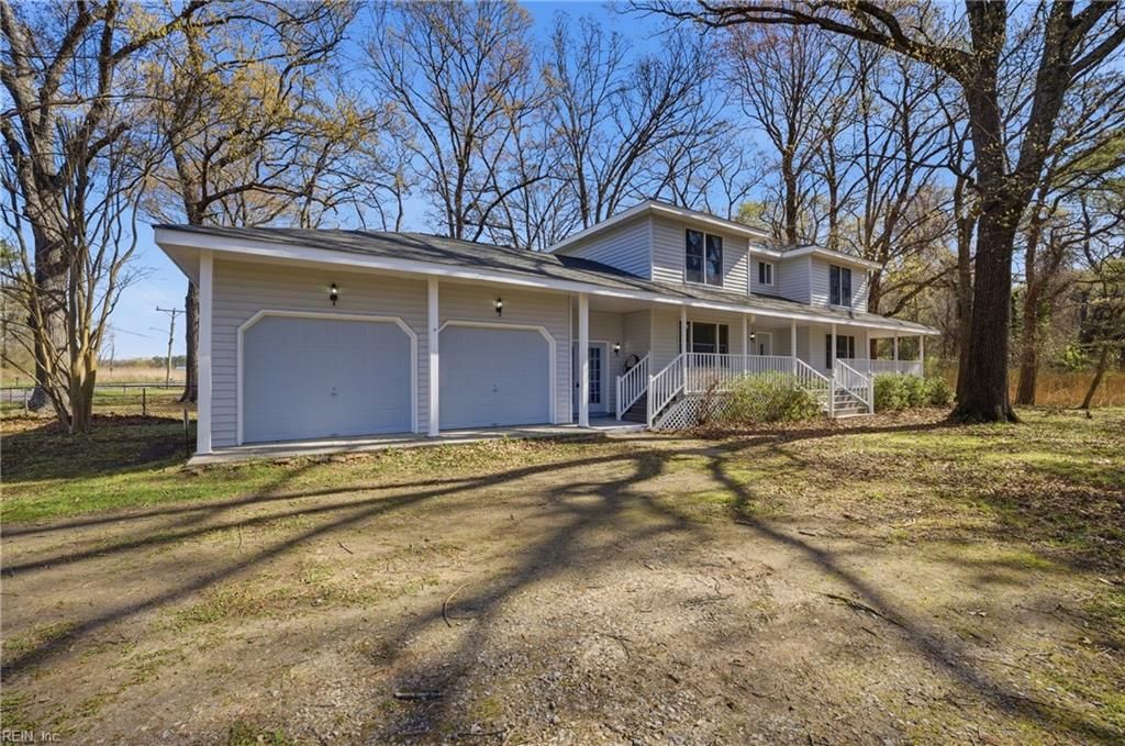 Photo of 925 Michael Drive, Chesapeake, VA 23323 (MLS # 10627186)