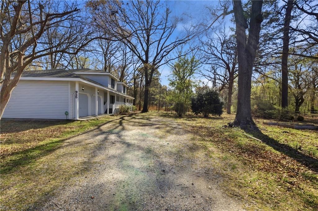 Photo of 925 Michael Drive, Chesapeake, VA 23323 (MLS # 10627186)