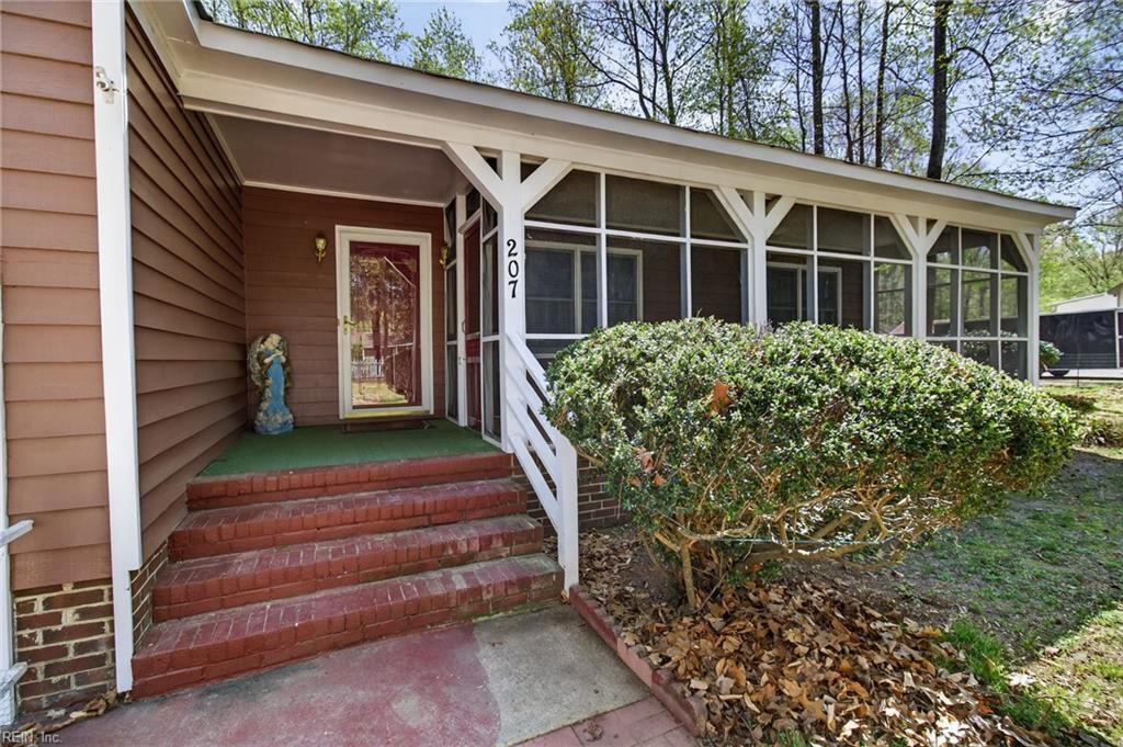 Photo of 207 Oakwood Ln Ln, Smithfield, VA 23430 (MLS # 10628346)