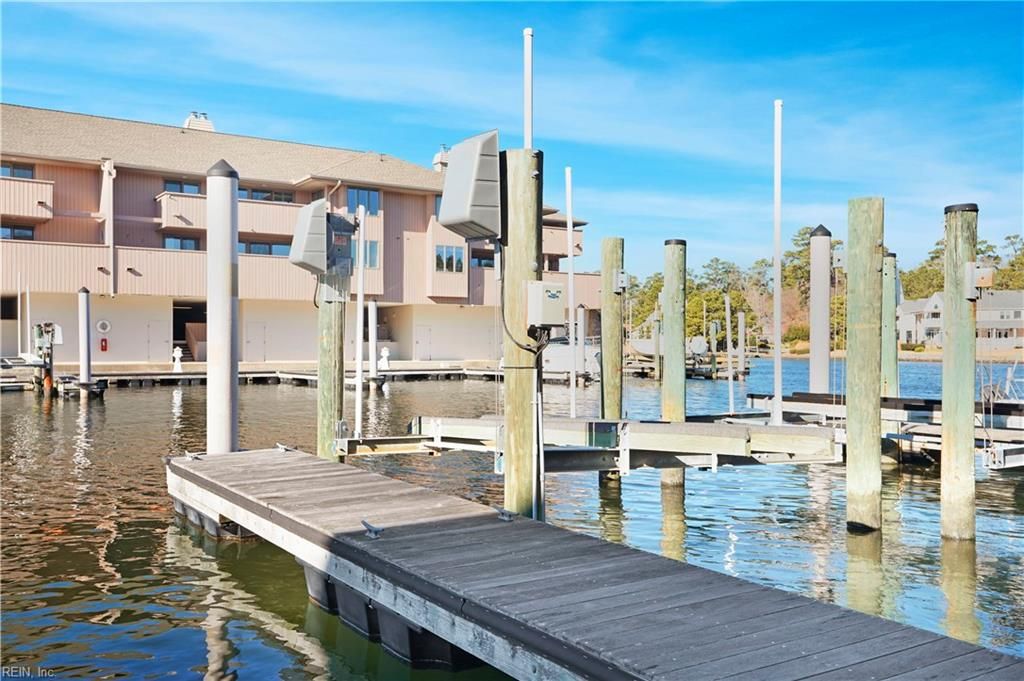 Photo of 700 Oriole Drive #515, Virginia Beach, VA 23451 (MLS # 10614158)