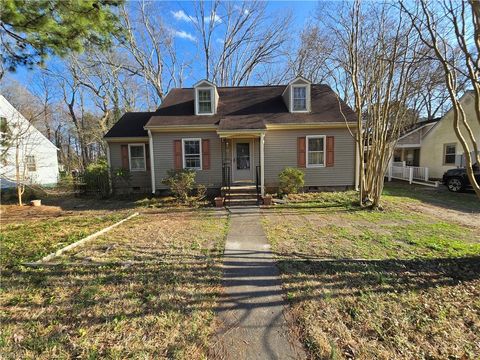 Photo of 82 Lakeside Drive, Newport News, VA 23606 (MLS # 10624716)