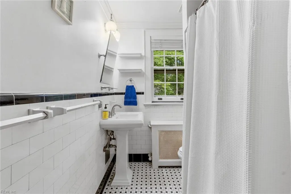 Norfolk, Virginia 23505, United States, 4 Bedrooms Bedrooms, ,3 BathroomsBathrooms,Residential,Active,147359