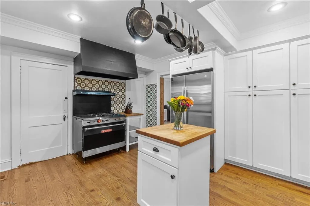 Norfolk, Virginia 23505, United States, 4 Bedrooms Bedrooms, ,3 BathroomsBathrooms,Residential,Active,147359