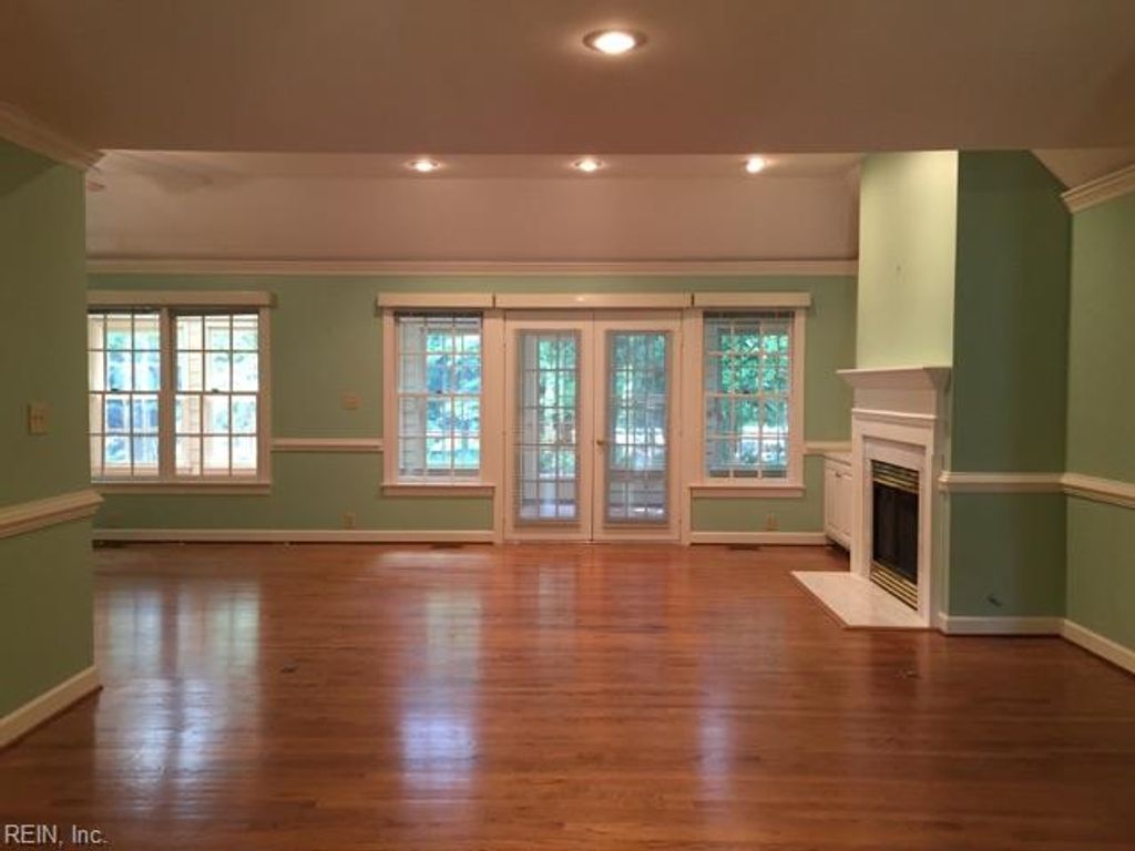 Photo of 112 Harbour Town, Williamsburg, VA 23188 (MLS # 10643061)