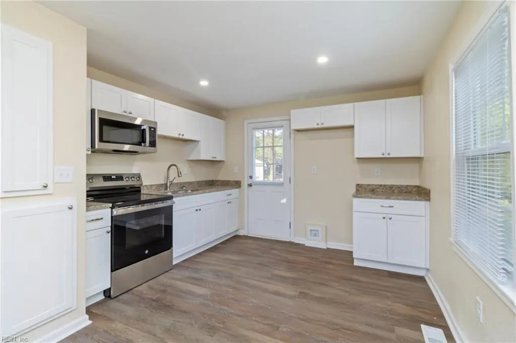 Portsmouth, Virginia 23701, United States, 3 Bedrooms Bedrooms, ,1 BathroomBathrooms,Residential,Active,185510