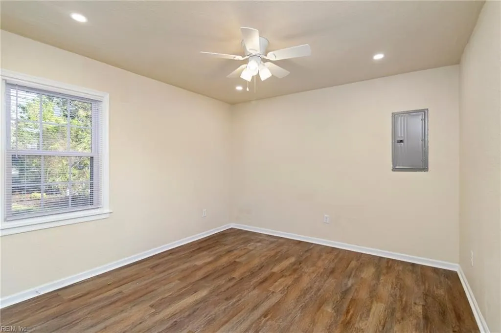 Portsmouth, Virginia 23701, United States, 3 Bedrooms Bedrooms, ,1 BathroomBathrooms,Residential,Active,185510