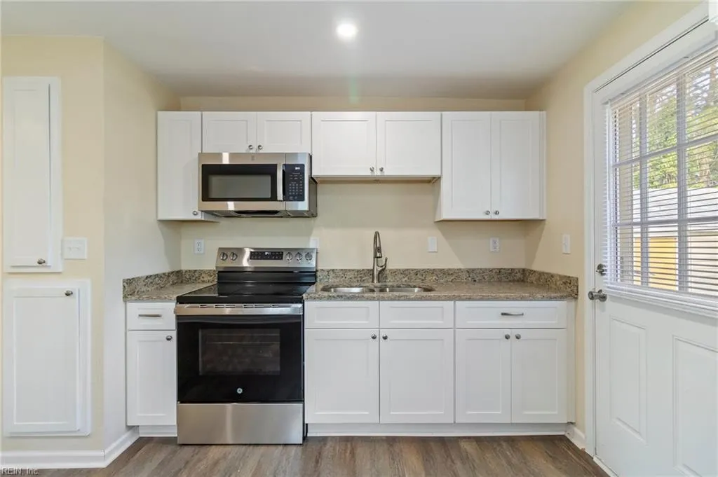 Portsmouth, Virginia 23701, United States, 3 Bedrooms Bedrooms, ,1 BathroomBathrooms,Residential,Active,185510