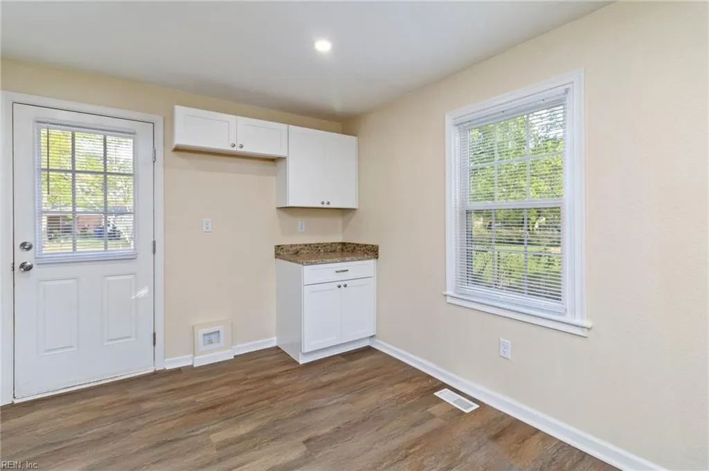 Portsmouth, Virginia 23701, United States, 3 Bedrooms Bedrooms, ,1 BathroomBathrooms,Residential,Active,185510