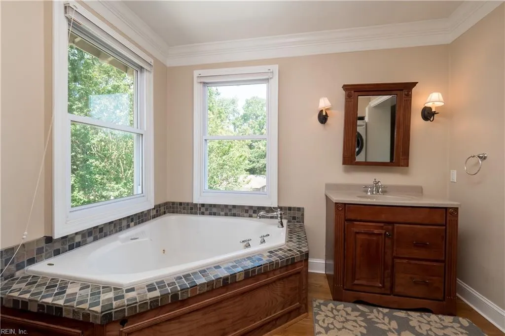 Norfolk, Virginia 23507, United States, 4 Bedrooms Bedrooms, ,4 BathroomsBathrooms,Residential,Active,220762