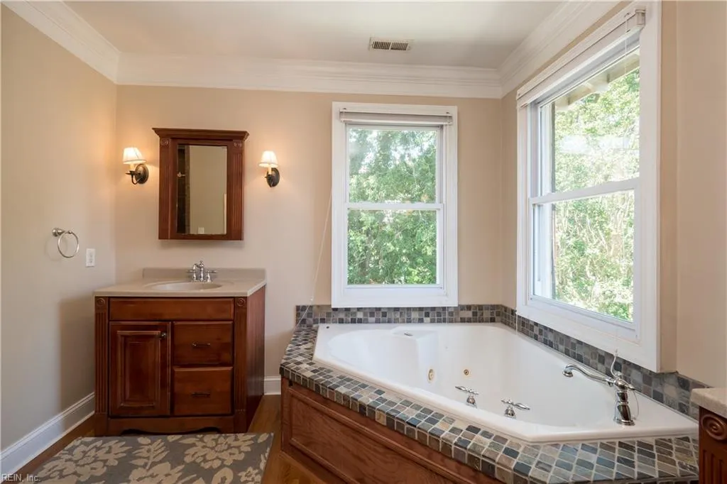 Norfolk, Virginia 23507, United States, 4 Bedrooms Bedrooms, ,4 BathroomsBathrooms,Residential,Active,220762