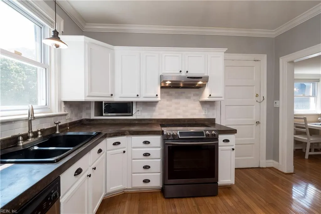 Norfolk, Virginia 23507, United States, 4 Bedrooms Bedrooms, ,4 BathroomsBathrooms,Residential,Active,220762